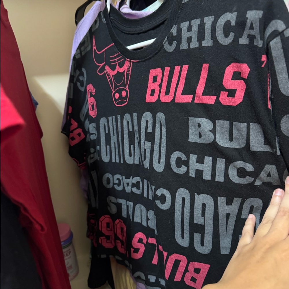 Chicago Bulls Graphic T-Shirt - Black and Red